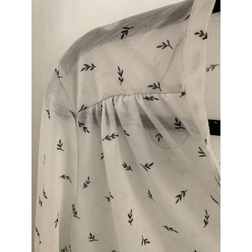 H&M • Lightweight Top - Picture 3 of 5